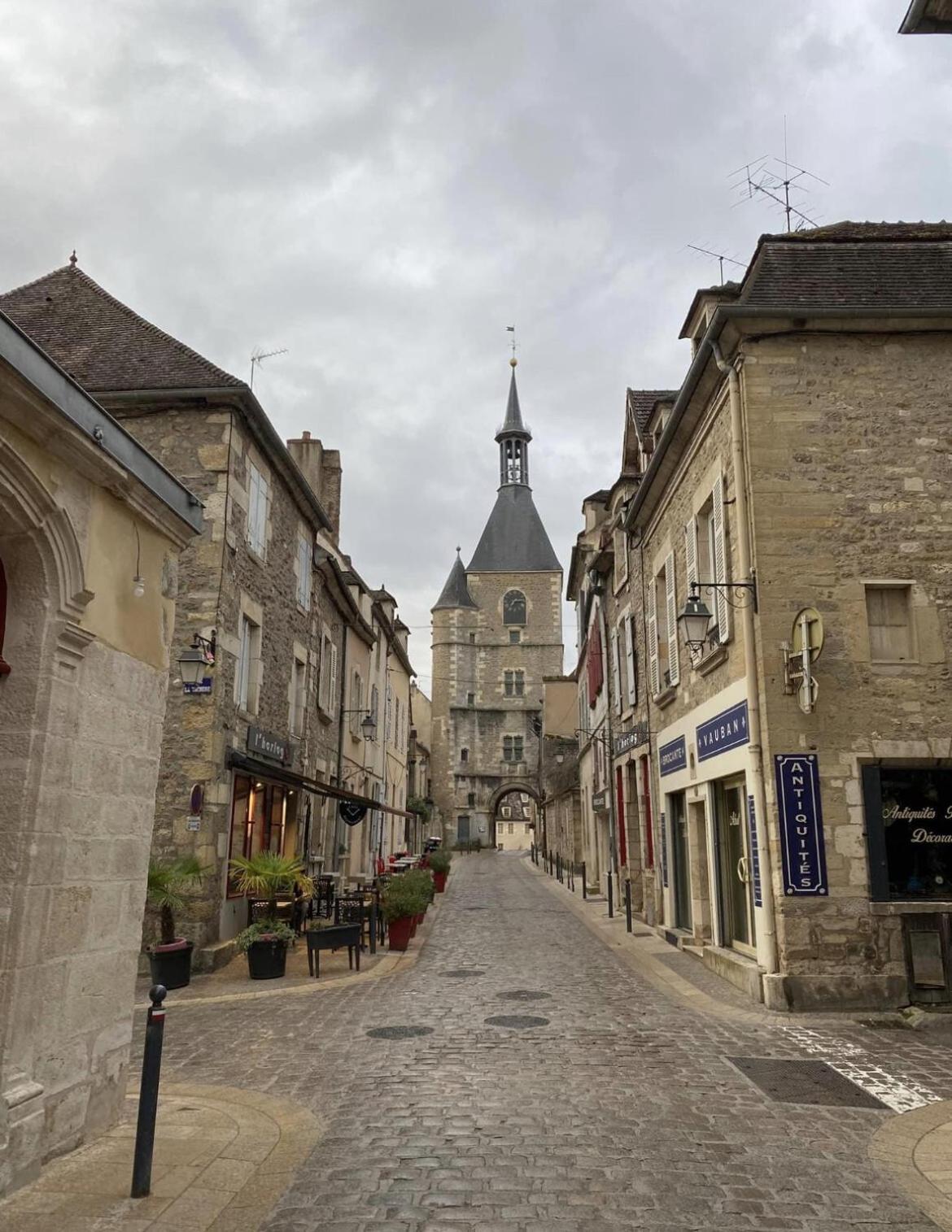 "La Petite Maison" Triplex Au Centre Ville - Les Terres Du Roy 아발론 외부 사진