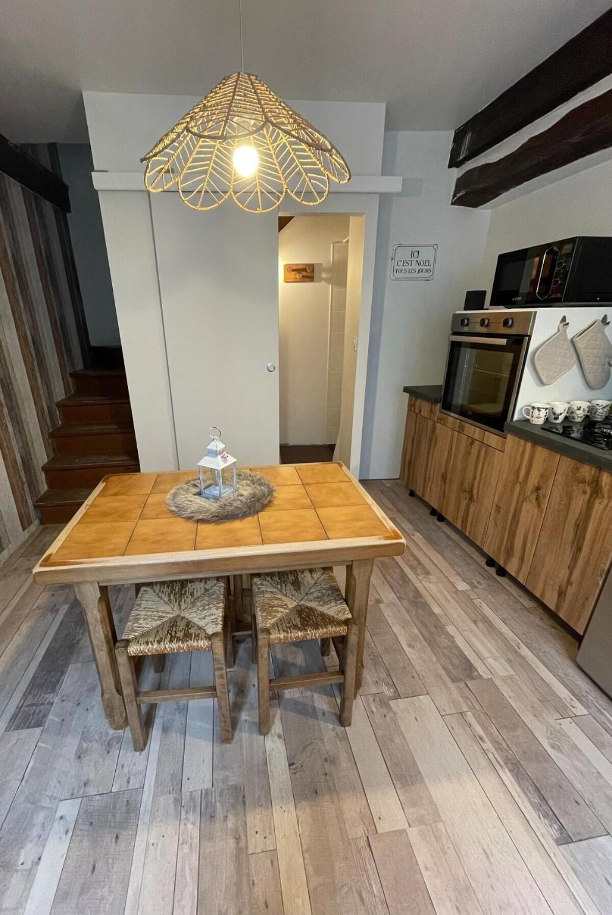 "La Petite Maison" Triplex Au Centre Ville - Les Terres Du Roy 아발론 외부 사진