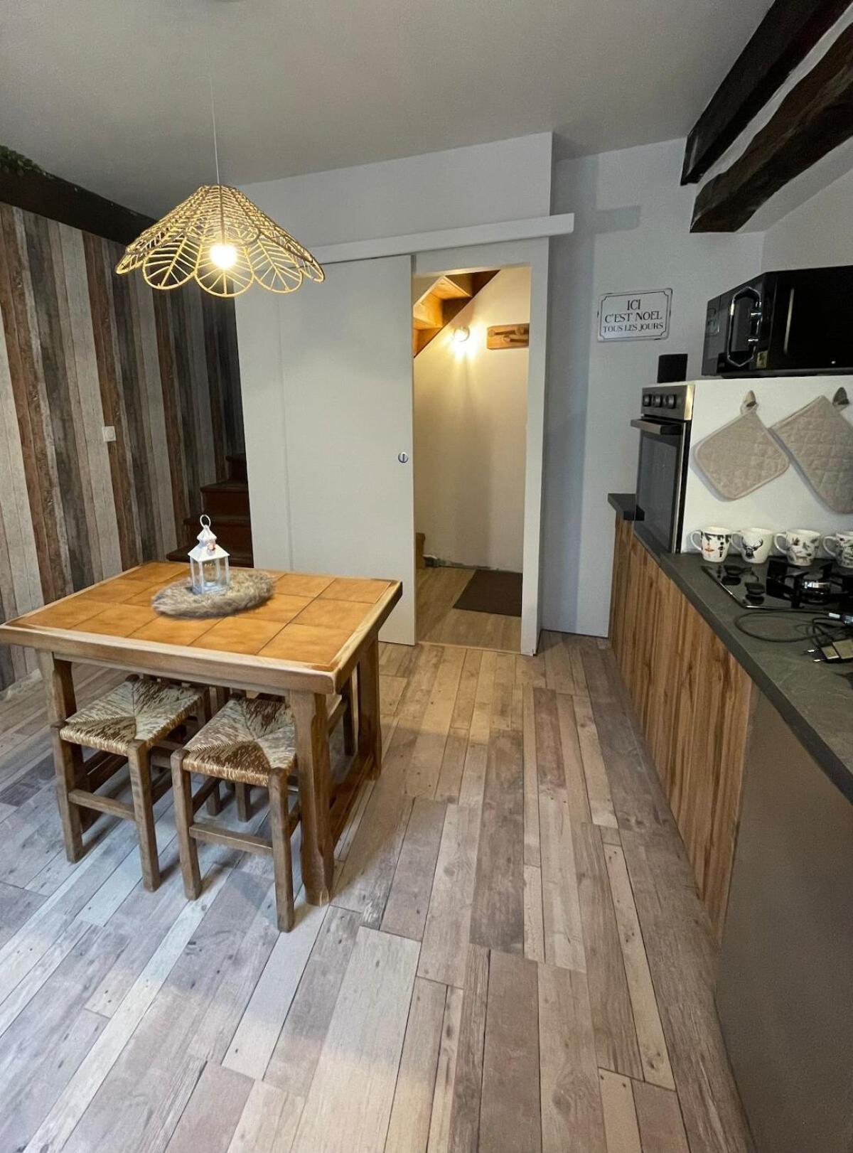 "La Petite Maison" Triplex Au Centre Ville - Les Terres Du Roy 아발론 외부 사진