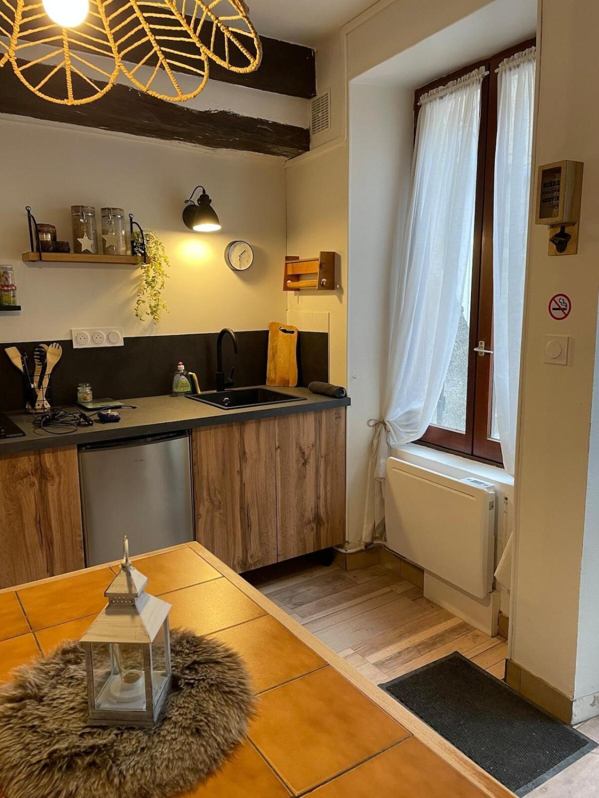 "La Petite Maison" Triplex Au Centre Ville - Les Terres Du Roy 아발론 외부 사진