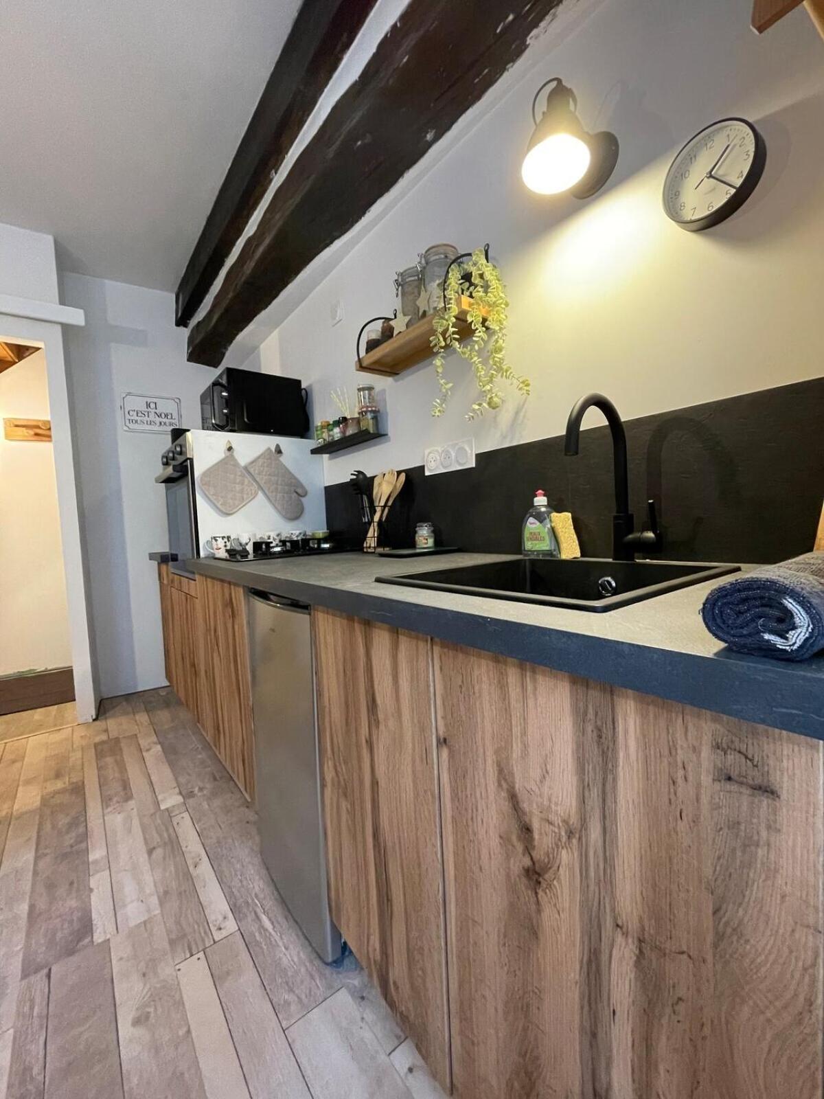 "La Petite Maison" Triplex Au Centre Ville - Les Terres Du Roy 아발론 외부 사진